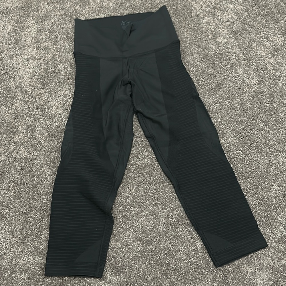 Nike Zone Sculpt Training Capris size Large